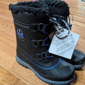 Boys snow boots size 1